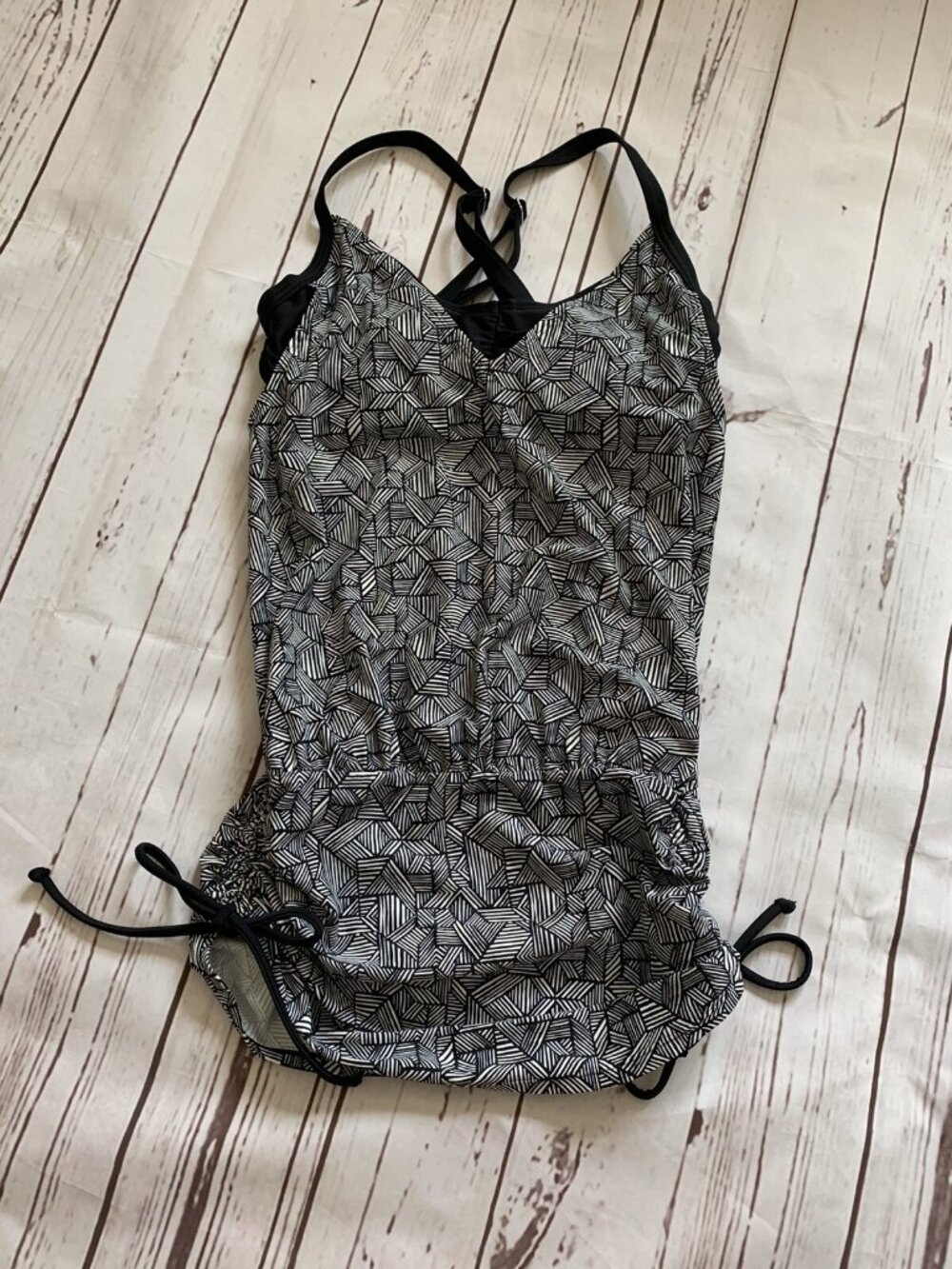 Athleta Black Geometric Built In Bra Sleeveless Tank Top